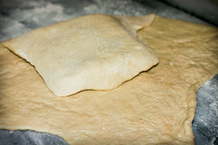 Enclosing the butter in the puff pastry dough