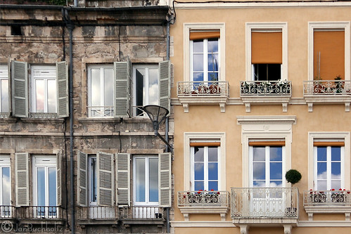 houses windows france reflection architecture burgundy balconies tournus saôneetloire labourgogne saôneriver janbuchholtz