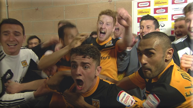 picture of Hull City players celebrating promotion