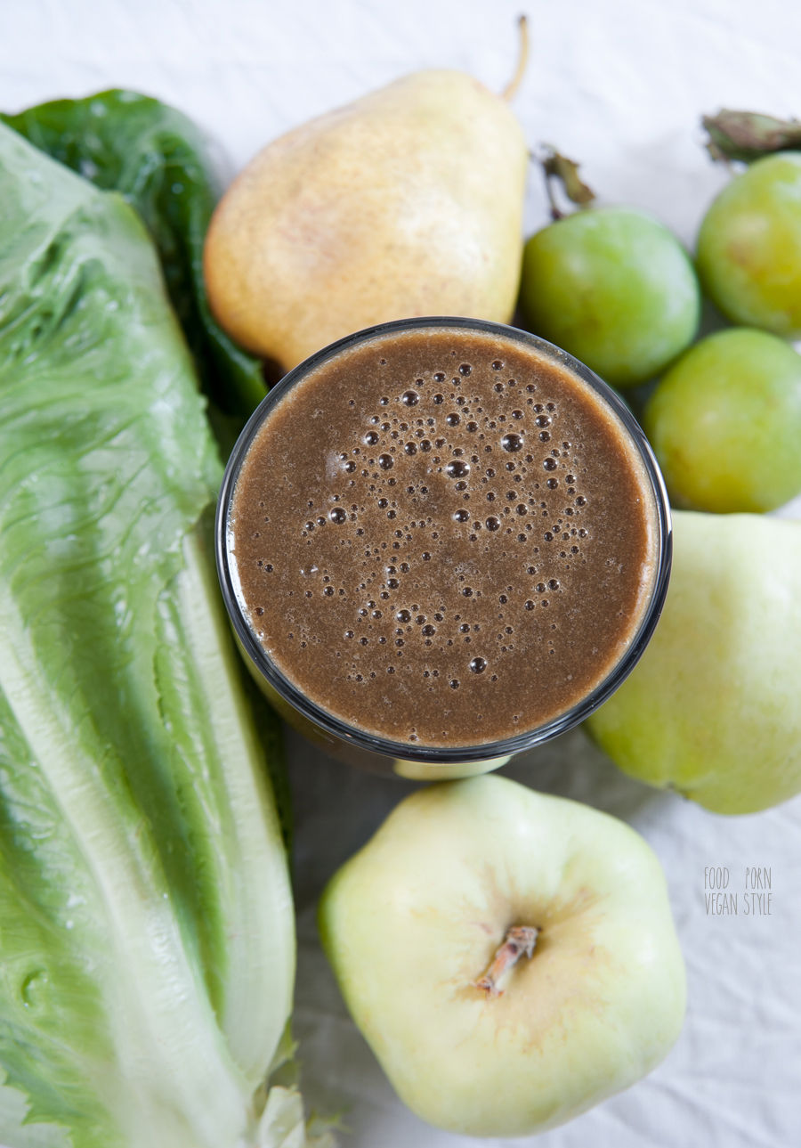 Green smoothie with romaine lettuce,plums,pears and apples