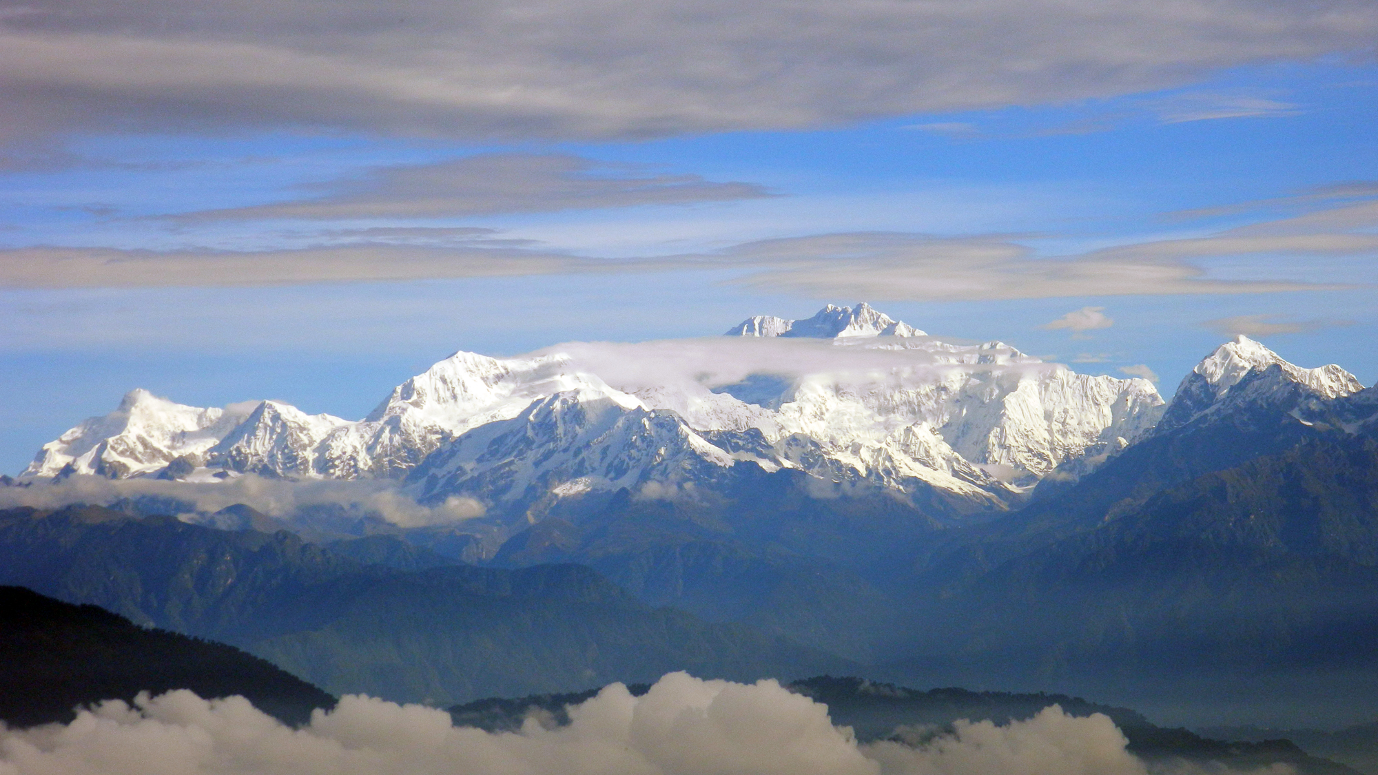 Гималаи море. Горы Гималаи гора Канченджанга. Канченджанга Гималаи Непал. Канченджанга 5 вершин.