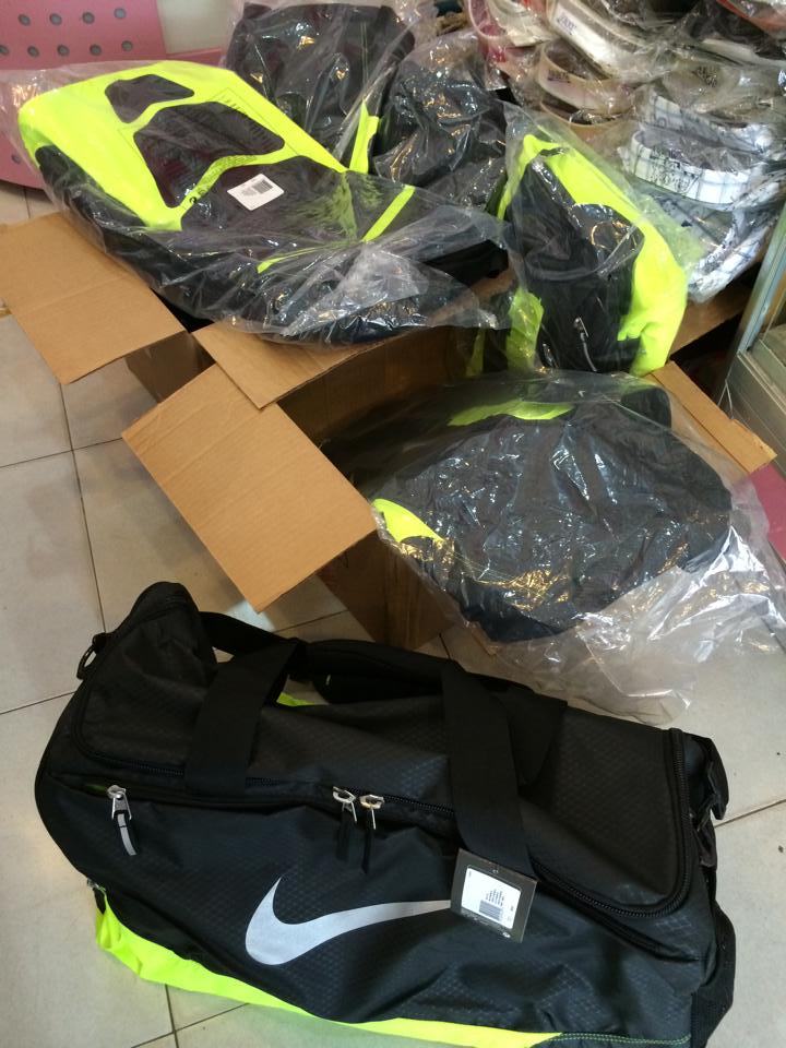 [ HCM ] Bán túi Nike Air Max Vapor Duffel màu xanh dạ quang, hàng độc VN ko có hàng