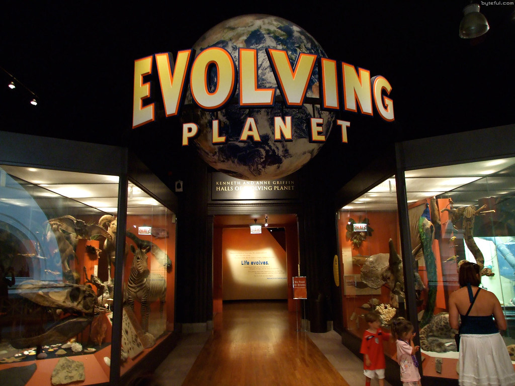 The entrance to the Field Museum's "Evolving Planet" exhibit.
