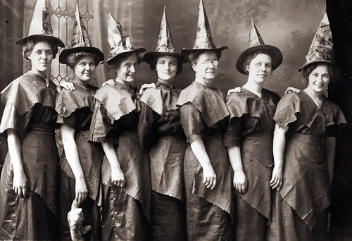 Spooky Styles of Halloween Costumes from a Century Ago (3)