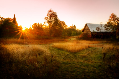 autumn sunrise landscape cottage cottagecountry riverwood autumncolour september2014 100xthe2014edition 100x2014 image80100