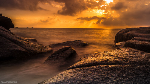 sardegna sunset sea costa sun water stone strand sunrise meer wasser mare stones steine sonnenaufgang rei spiaggia seas