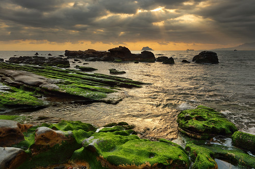 ocean light sea sun nature sunshine rock sunrise landscape waves tide 海岸 海浪 日出 耶穌光 陽光 清晨 霞光 龜吼 岩岸