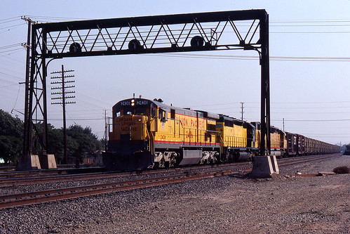 california up trains colton unionpacific ge railroads emd sd402 farmerjohn c307 dda40x