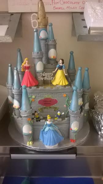 Disneyland Castle by Caroline Walker of Caroline's Cakes