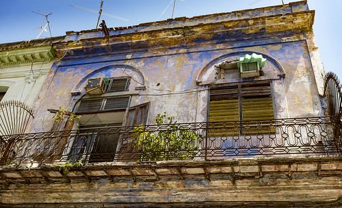 lahabanavieja flickrtravelaward nikonflickraward photo photography street streetphotography streetart building color colour colonial balcón balcony pastel arches arcos wood iron masonry sky blue houses travel landscape cityscape city urban urbano capital lahabana cuba havana spanish español architecture arquitectura handheld rangefinder fuji fujifilm x100t exterior texture outdoor old viejo decv david cullen vidal digital ps structure home geotagged decrepit weathered tropical sun battered plaster character age decay spring prerevolution