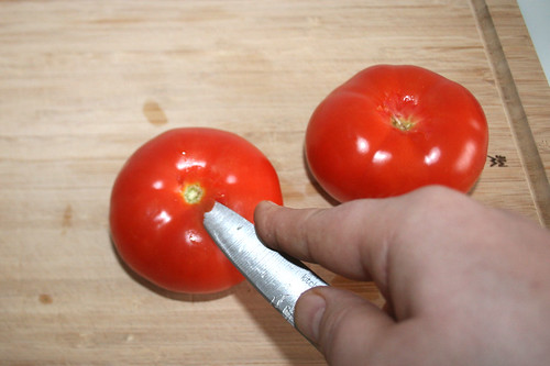 20 - Stielansatz der Tomaten entfernen / Remove stalk from tomatoes