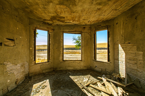 abandoned shadows decay homestead dilapidated baywindows easternoregon
