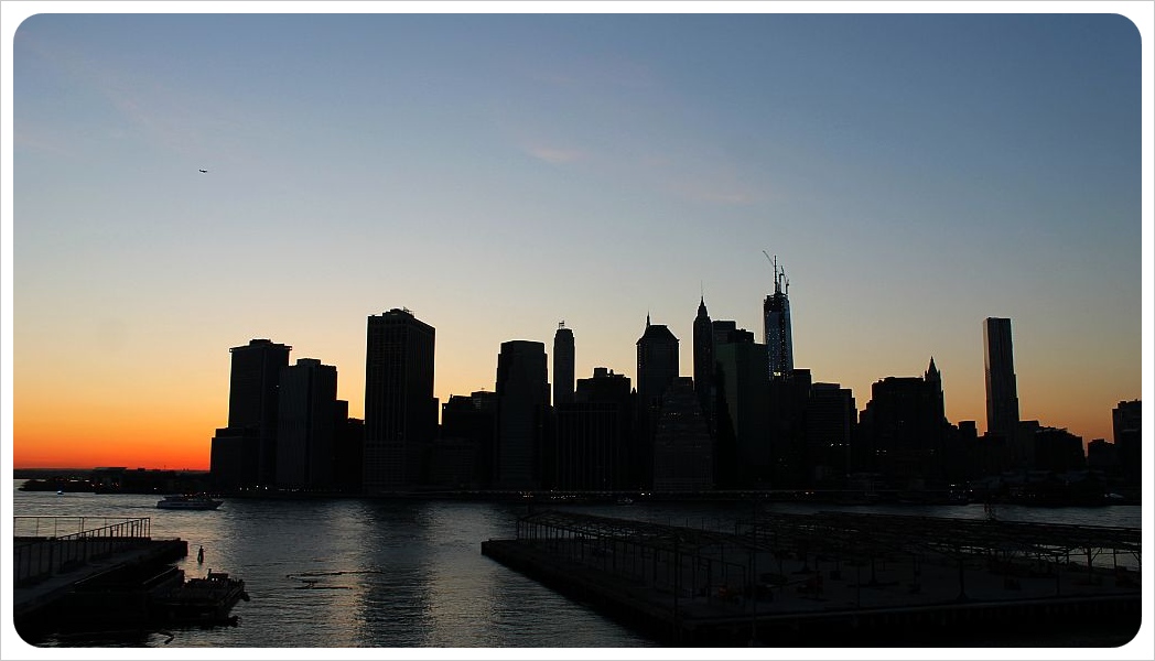 new york manhattan skyline at sunset