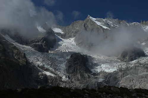 nature suisse bleu glaciers brume valais montagnes laneuve