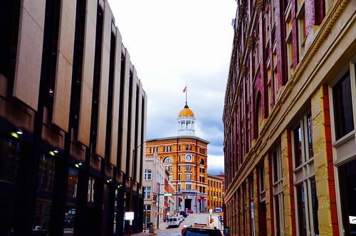 red white classic buildings gold flickr downtown tennessee americanflag brightcolors ornamental graysky 8thstreet chattanoogatn domebuilding