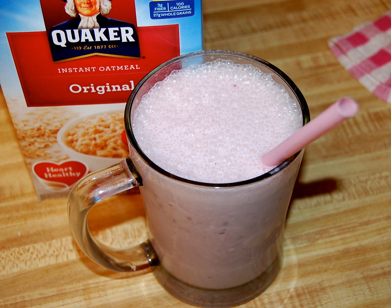Oatmeal and Strawberry Frappe with Milk and Quaker Oats #HerenciaLeche