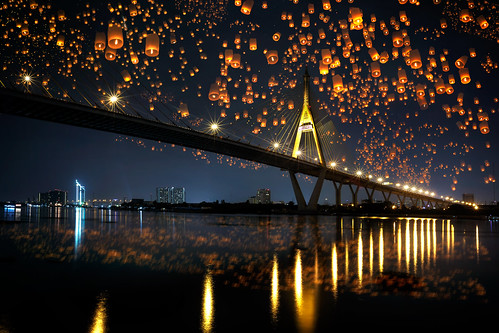 travel bridge light red party sky orange hot water lamp sign festival night paper asian thailand outdoors happy fire hope star fly asia candle symbol air traditional religion balloon ceremony culture belief firework tourist celebration flame lucky oil lantern tradition float siam peng attraction firecracker krathong