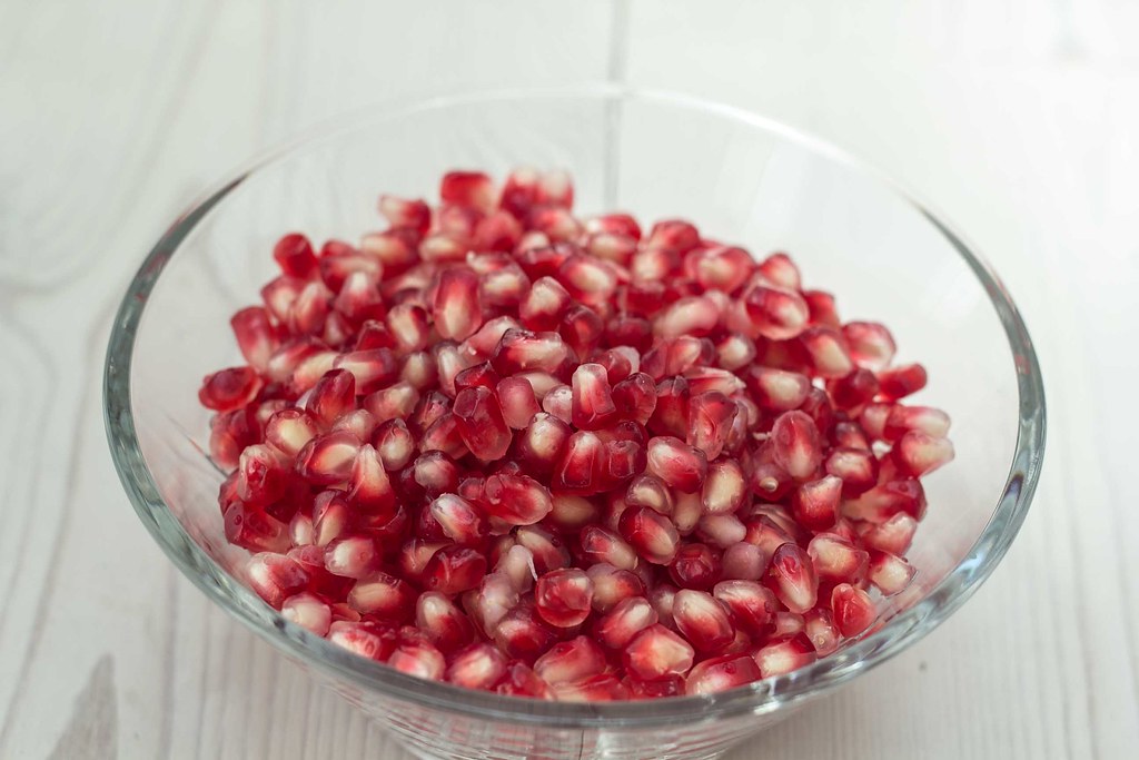 Guide How To: Seed a Pomegranate the Easy Way
