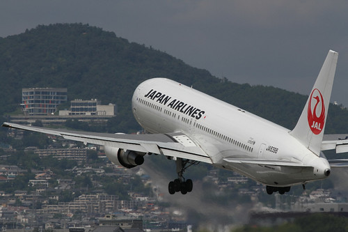 Japan Airlines JA8398