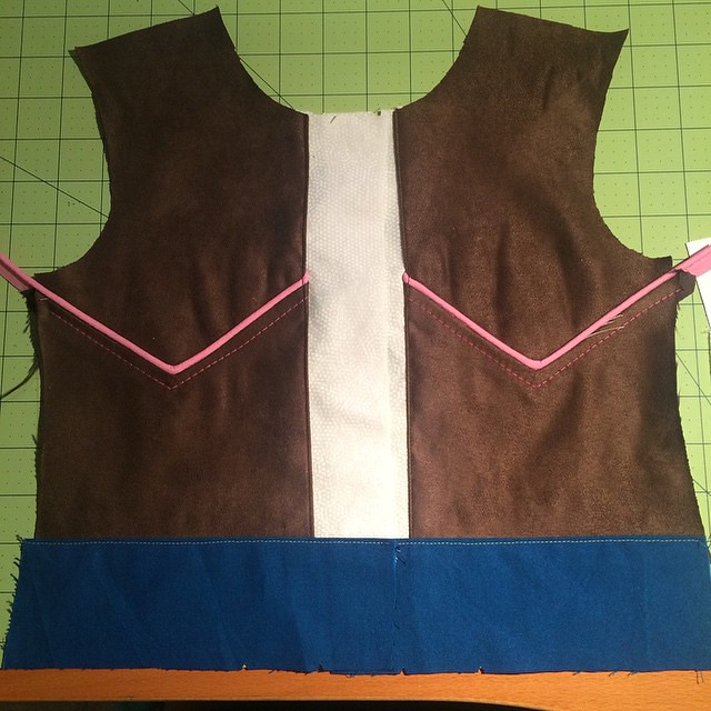 Color blocking the bodice is finally complete. Now I can start day 2 of the #averysewalong! #behind #halloweensewing