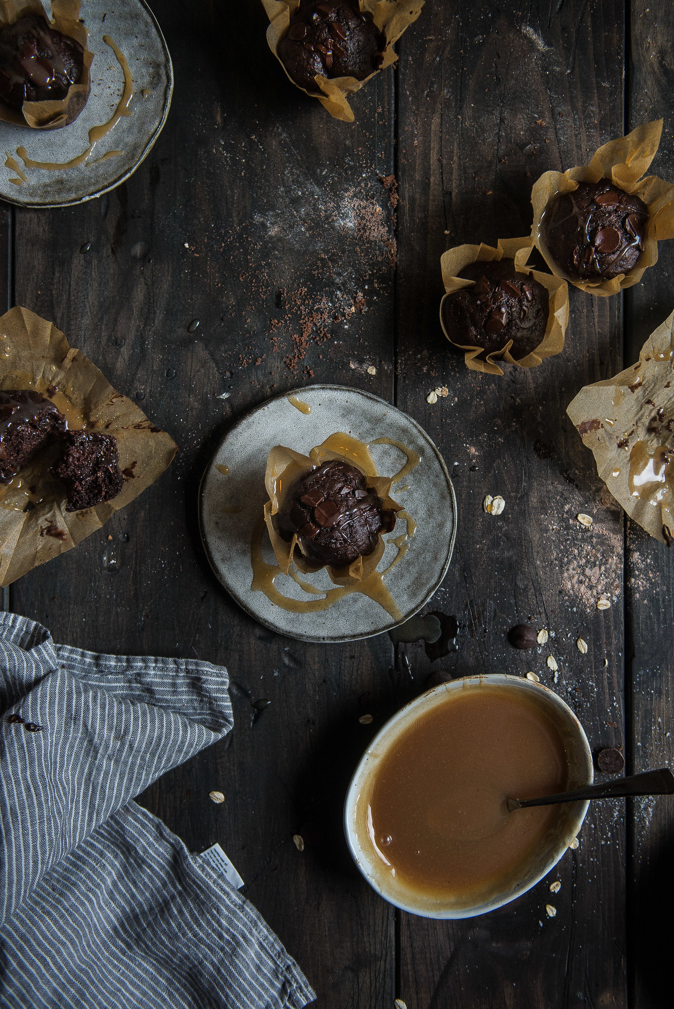 double chocolate muffins with salted caramel sauce, from the top with cinnamon cookbook