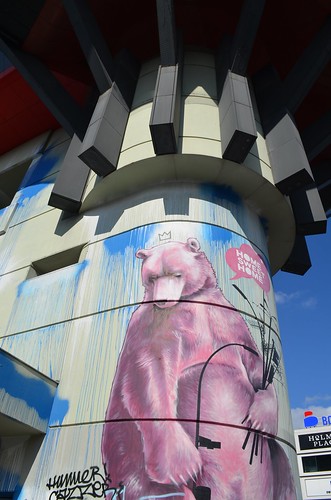 Berlin Steglitz Bierpinsel graffiti bear art