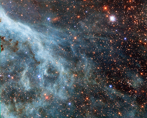Hubble Sees Turquoise-Tinted Plumes in Large Magellanic Cloud