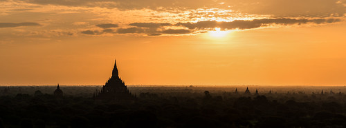 sunset panorama sun silhouette clouds sunrise landscape temple dawn pagoda dusk burma feld wolken myanmar dämmerung landschaft sonne weite morgen birma pagan bagan tempel pagode morgengrauen sonnenuafgang