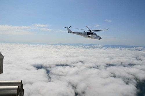 Nord Kivu, RD Congo,  Un hélicoptère d'attaque MI-24 de la Force de la MONUSCO dans le ciel de la province du Nord Kivu (région de RWINDI)
