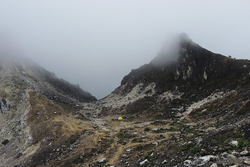 sumatra indonesia brouillard montagnes volcan berastagi sumaterautara gunungsibayak