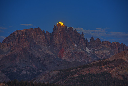 california travel copyright usa moon jeff nature weather set night canon lens landscape photography eclipse photo october unitedstates lakes 8 fullmoon clear mammoth astrophotography astronomy bluehour sullivan lunar teleconverter 70200mm 2x 2014 easternsierra monocounty visitca visitcalifornia 5dmarkiii visitmonocounty visiteasternsierra