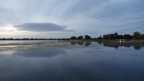 ballarat victoria australia lakewendouree lake water reflections dusk clouds viewpoint