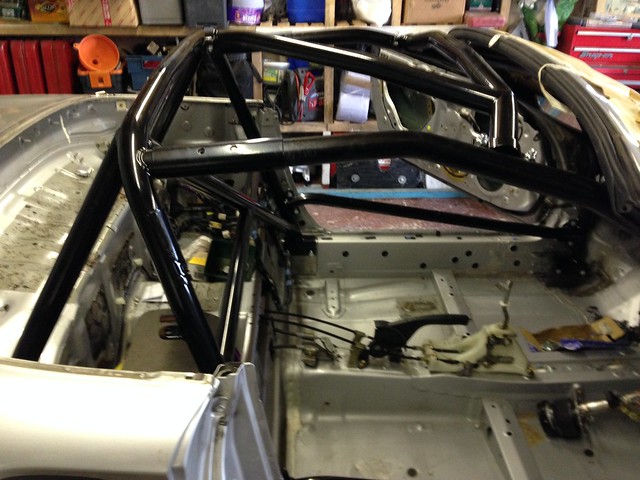 Roadster cage instal