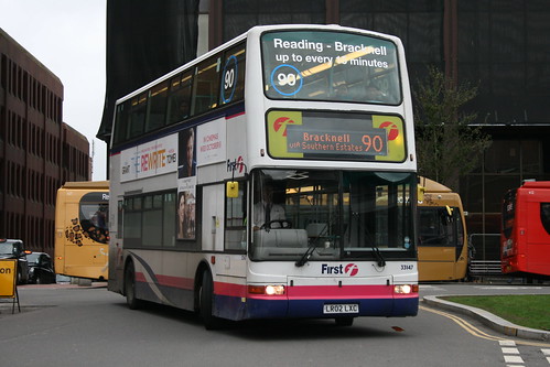 First Berkshire 33147 on Route 90 via Southern Estates, Reading Station