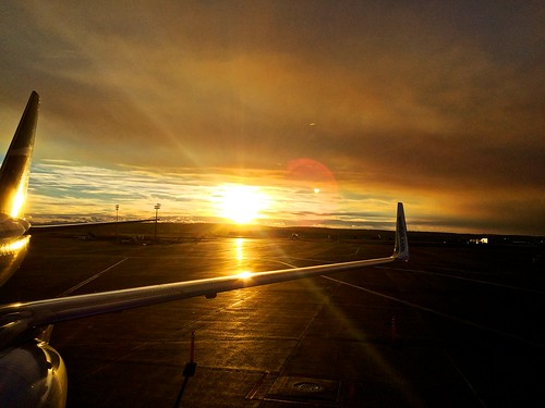 sunset canada calgary airport smoke wing alberta smokey winglet photostream cyyc iphone5sbackcamera415mmf22