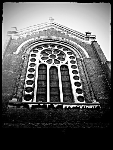 blackandwhite bw france church noiretblanc stainedglass nb sideview blacknwhite église nordpasdecalais dunkerque contreplongée vitraux notredamedelassomption rosendaël