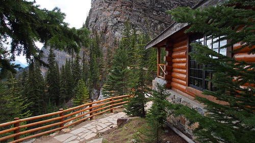 trees canada mountains nature fence cabin woods olympus calm logcabin alberta serenity woodenfence banff rockymountains lakelouise teahouse lakeagnes sooc olympus918mm olympusem5