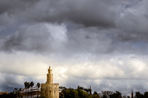 torredeloro seville españa spain sevilla torre oro gold city europe d5500 nikond5500 nikkor1855 clouds cloudy nuboso winter muslin lookout vigia tower view yellow march skyline panorama sightsee guadalquivir monument almohade borgalazajal islam xiii architecture cielo nubes weather islamic andalucia alandalus sky andalusi