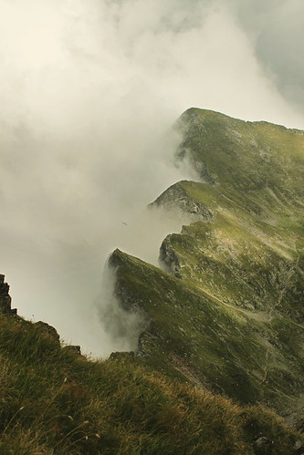 mountains fog clouds hiking foggy adventure explore backpacking romania transylvania carpathians felhő köd fagaras erdély tamás fogarasi románia havasok kárpátok mészáros r3vision
