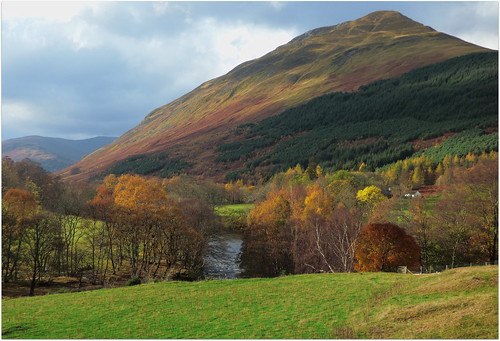 autumn walking scotland dundee perthshire hillwalking glenlyon ericrobbniven