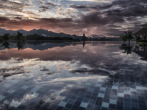 langkawi sunrise pool reflections clouds sky water travel places trip canon eos700d canoneos700d canonlens 10mm18mm wideangle malaysia