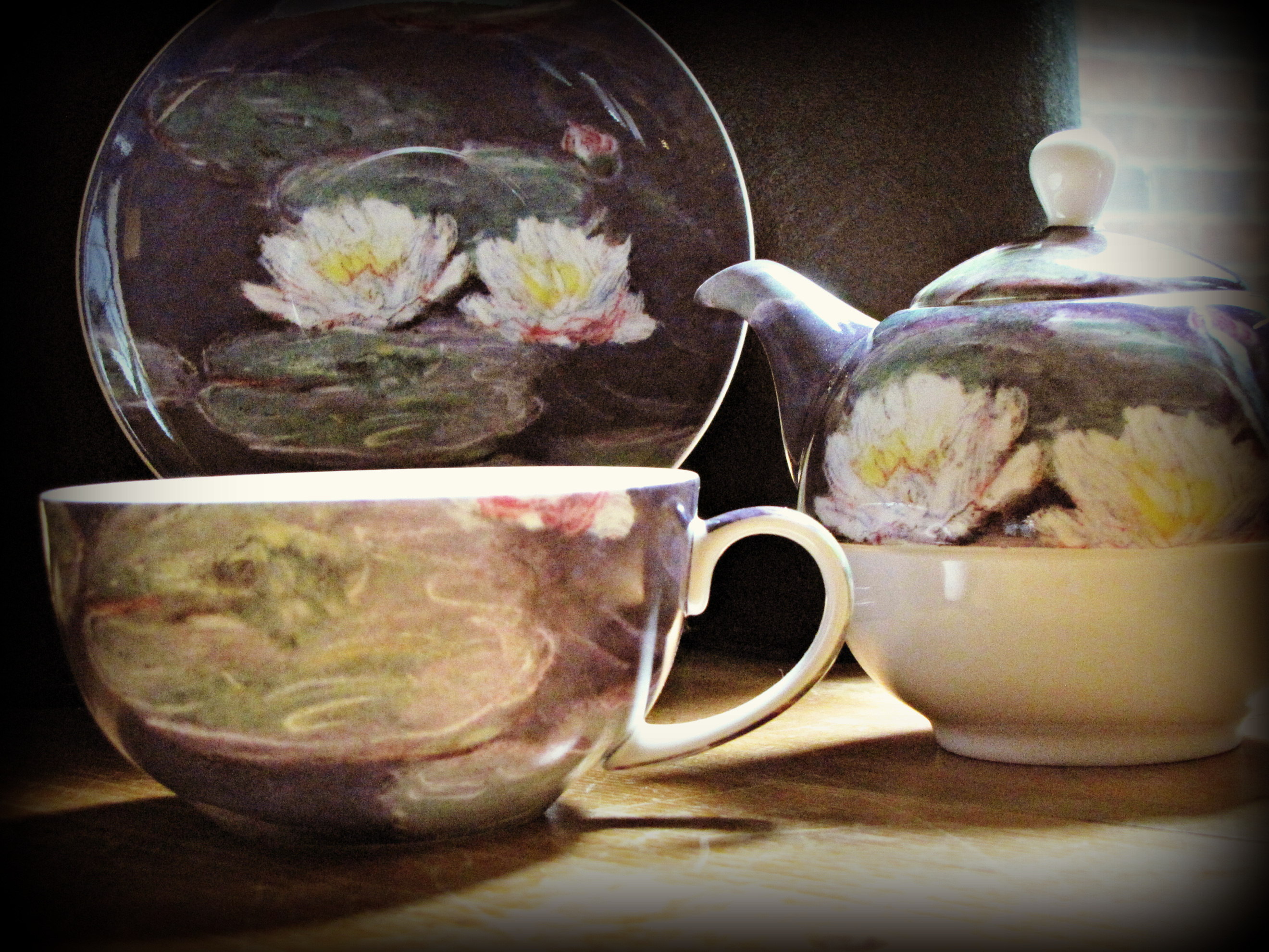 Waterlily Tea For One