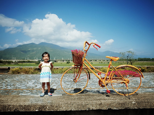 mountain color colour beautiful station bicycle train landscape kid colorful child bluesky littlegirl littlepeople 女孩 小孩 腳踏車 鐵道 顏色 藍天 彩色 鐵馬 東里站