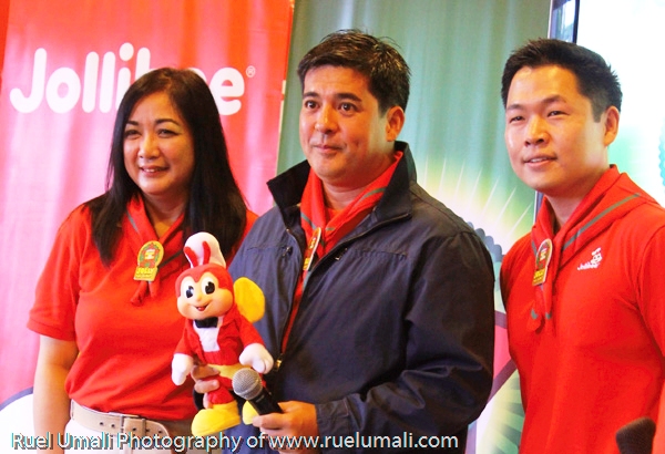 Jollibee Launches 20th Maaga ang Pasko in South Luzon  With Aga Muhlach