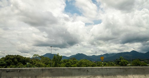 clouds landscapes roadtrip malaysia perak canonphotography plusnorthsouthhighway scenicsnotjustlandscapes powershotg1x equatorialhills