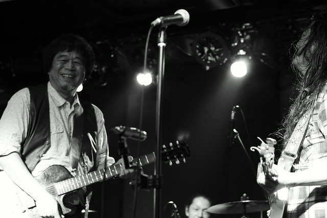 O.E. Gallagher live at 獅子王, Tokyo, 13 Oct 2014 - jam with Stevie. 508