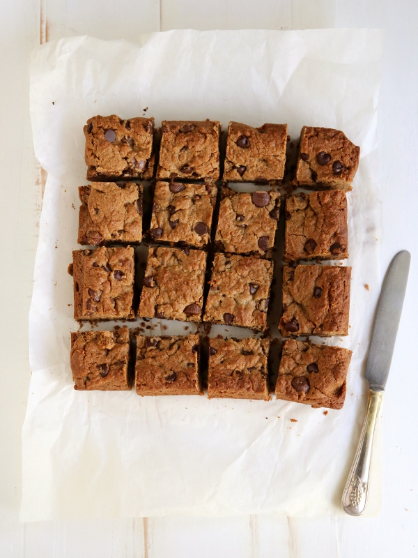 Whole Wheat Peanut Butter Chocolate Chip Cookie Bars | completelydelicious.com