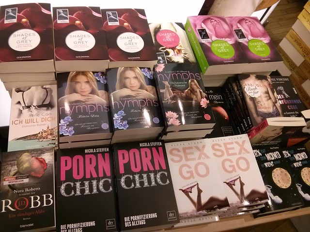 Airport Mommy Porn, in German
