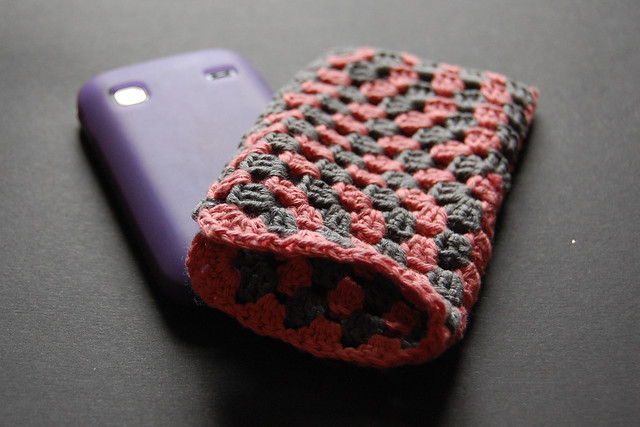 Granny Square crochet phone cosy - with tutorial