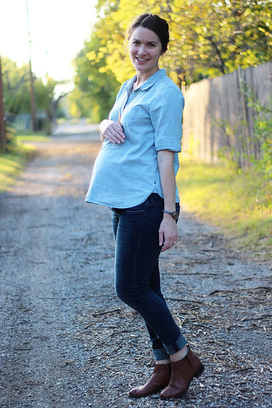 chambray-shirt-with-jeans-maternity-3
